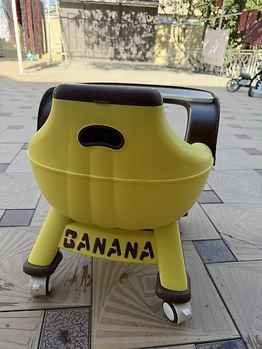 пляжная обувь: Детский стульчик для кормления BANANA на колесиках. Состояние — 3