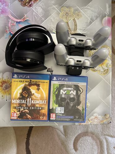 PS4 (Sony PlayStation 4): PS4 (Sony PlayStation 4)