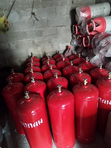 Газовые баллоны металлические, красные, с вентилем. Особенности: -