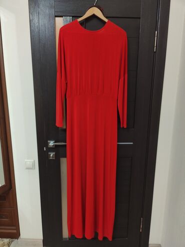 красное платье с открытой спиной: Вечернее платье, Длинная модель, Бархат, С рукавами, M (EU 38), L (EU 40), XL (EU 42)