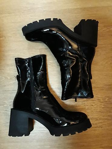 Gležnjače: Crne ženske čizme (Gazište 27)sa blok petom i izraženim krampon đonom — 1