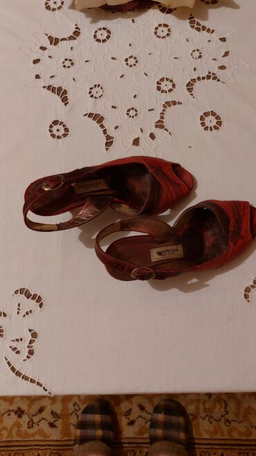 gumene cizme sa vunom: Sandale, Caprice, 37.5