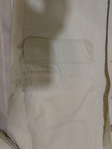 pull and bear turkey: Jakna.Neutralna boja.Kopcanje i dugmići i rasferslus.Velicina 52.Cena — 3