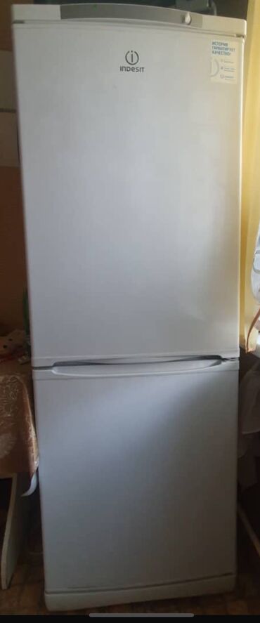Холодильник Indesit, Б/у, Двухкамерный, De frost (капельный)