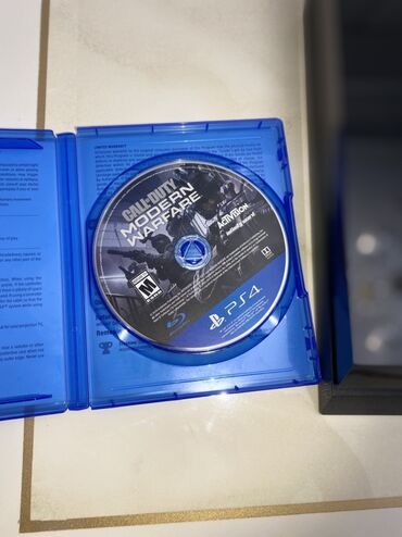PS4 (Sony Playstation 4): PlayStation 4 (PS4) oyun konsolu dəsti Dəstə daxildir: - PS4 konsolu -da lalafo.az — 6 PS4 (Sony Playstation 4): PlayStation 4 (PS4) oyun konsolu dəsti Dəstə daxildir: - PS4 konsolu — 6