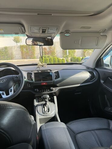 Kia: Kia Sportage: 2 l | 2010 il Krossover — 7