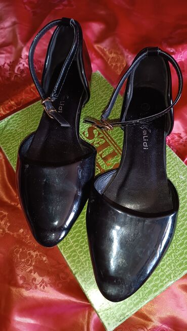 слипоны женские лаковые: Туфли 36, цвет - Черный