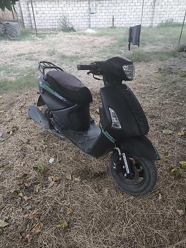 skuter toba: ZIGZAG şəhər skuter - Rəng: mat qara, yaşıl zolaqlı dizayn - — 1