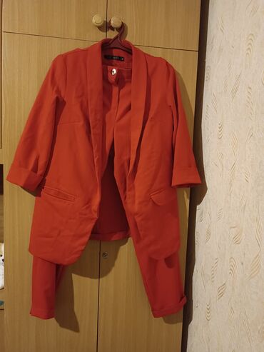 красное вечернее платье: Брючный костюм, Осень-весна
