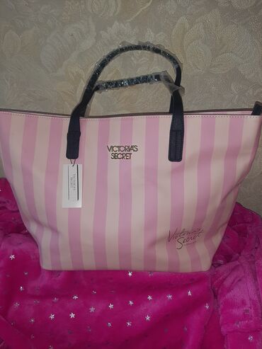 клатч розовый: Продаю красивую новую сумку Victoria's secret 1600 сом с этикетками