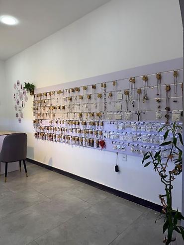 busə butik: 28 mayda Səməd Vurğun kucesinde parfum ucun ve ya aksesuar ucun divar — 2