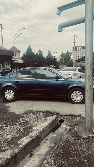 самая дешевая машина в бишкеке: Volkswagen Passat: 2001 г., 1.8 л, Механика, Газ, Седан