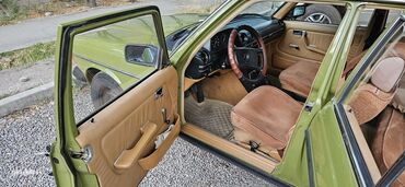 зеленый mercedes benz: Mercedes-Benz 200: 1982 г., 2 л, Механика, Бензин, Седан