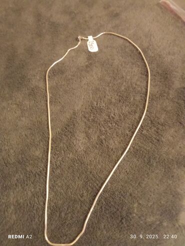 Prstenje: Srebrne minđuše sa kukicom i privjeskom u obliku suze. Centralni deo na lalafo.rs — 14 Prstenje: Srebrne minđuše sa kukicom i privjeskom u obliku suze. Centralni deo — 14