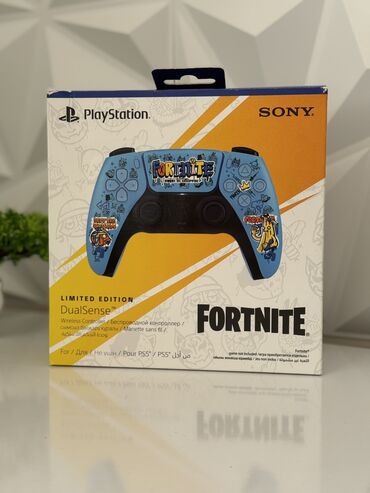 Ps5 dualsense heç isdifadə olunmayıb kolleksiya üçün alınıb rəfdə