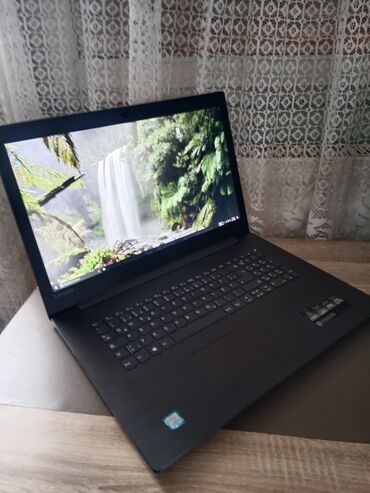 lg x110 netbook: Intel Core i5, 8 GB OZU, 17.3 "