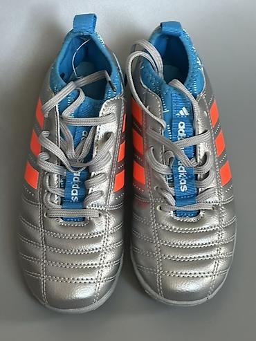Спорт и отдых: Абсолютно НОВЫЕ детские футбольные бутсы/сороконожки adidas — 1