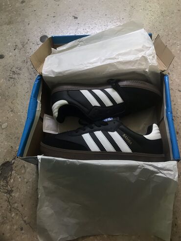 лоро пиано обувь бишкек цена: Эркектердин кроссовкасы, 37.5, Adidas, Жаңы, түсү - Кара, Өзү алып кетүү
