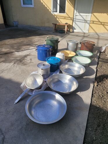 кастрюли алюминевые: Продаётся домашняя посуда в очень хорошем состоянии (кастрюли, бочки