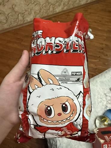 oyuncaq kuxna: Pop Mart The Monsters seriyasından Coca-Cola temalı kolleksiya — 5