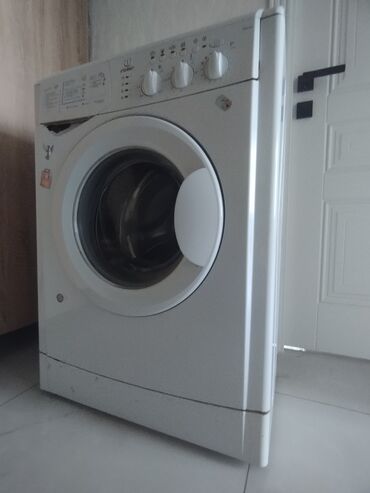 Paltaryuyan maşınlar: Paltaryuyan maşın Indesit, 6 kq, Avtomat, Qurutmasız, Kredit yoxdur
