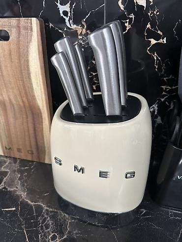 батон: Набор кухонных ножей SMEG с подставкой - Бренд: SMEG - Комплектация — 2