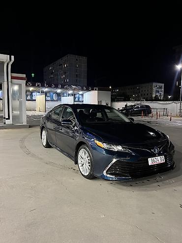 Toyota: Toyota Camry: 2021 г., 2.5 л, Автомат, Гибрид, Седан — 2