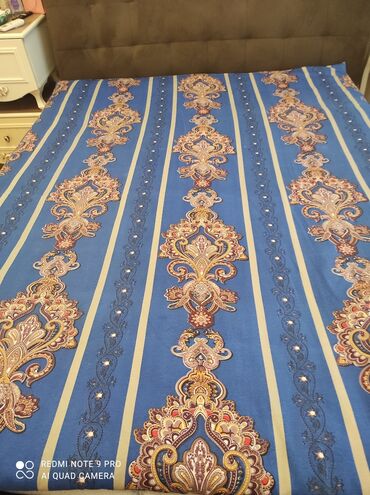 ваза для сладостей: Məhsul: Yataq yun döşey60x200. - Rəng və dizayn: Göy fon üzərində