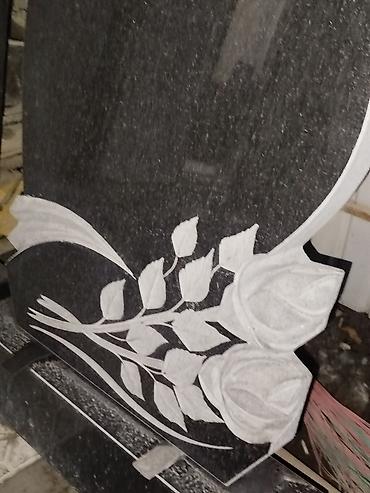 Ритуальные услуги: Ритуальные услуги Памятники любой сложности, ограды-навесы,укладка — 9