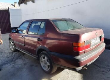 Volkswagen: Volkswagen Vento: 1993 г., 1.8 л, Механика, Бензин, Хэтчбэк