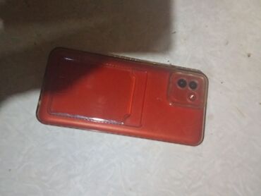 телефон fly iq459 evo chic 2: Telefon qırmızı rəngdə silikon korpusla təchiz olunmuşdur. Korpusun