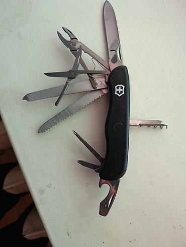 Швейцарский многофункциональный нож Victorinox с черными накладками и — 1