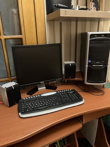Аксессуары для ПК: Bu masaüstü kompüter dəstinə ASUS prosessoru, "Dell" markalı monitor