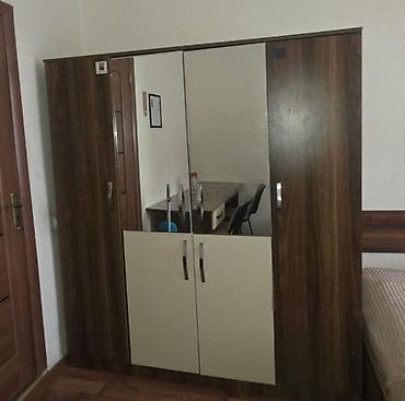 Dolabdan var 100 ədəd təmiz səliqəli işlənmiş amma təzə kimi