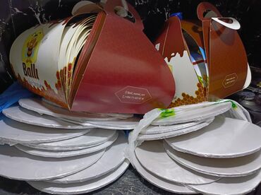 Tortlar: Tort qutuları. Şirniyyatlar. Tortlar. 1-ədədi 1azn 10 ədəd — 2