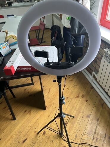 лампа для ногти: Кольцевая светодиодная лампа на штативе для фото и видеосъёмки