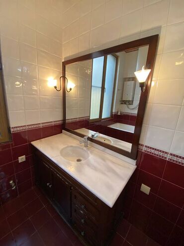 Uzunmüddətli kirayə mənzillər: 28 may metrosuna yaxın Amerika səfirliyinə yaxın 5 mertebeli binanın — 8