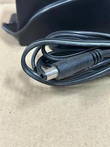 Adapteri i punjači za laptop: Original HP AC adapter/napajanje - Brend/model: Hewlett-Packard (HP) — 4