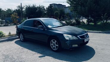 продаю авто в аварийном состоянии: Автомобиль Honda Accord темно-синего цвета, седан. Модель оснащена