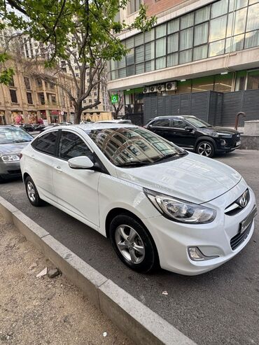 hyundai accent 2005: Hyundai Accent: 1.4 l | 2013 il Sedan