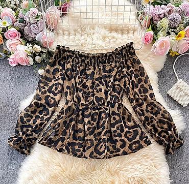 sneaker: Leopard naxışlı off-shoulder bluz O - Dizayn: Açıq çiyinli — 2