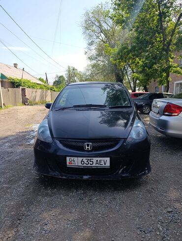 Honda: Honda Fit: 2005 г., 1.3 л, Автомат, Бензин, Седан