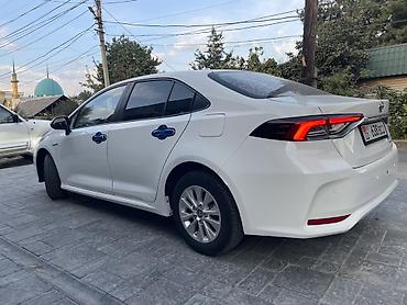 Toyota: Toyota Corolla: 2020 г., 1.8 л, Вариатор, Гибрид, Седан — 3