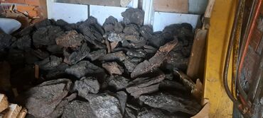 Ugalj i drvo za ogrev: Prodajem pola tone uglja zbog selidbe Loznica