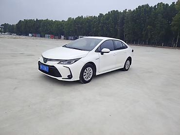 golf 1: Toyota Corolla: 2021 г., 1.8 л, Гибрид, Седан — 2