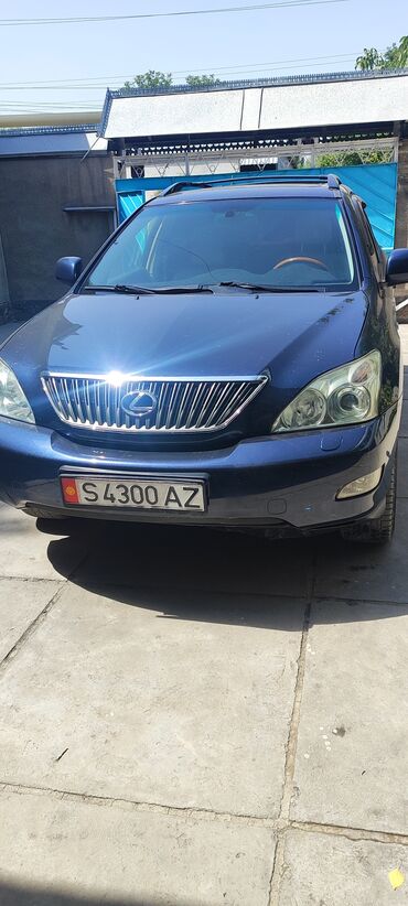 срочно в связи с переездом: Полноразмерный кроссовер Lexus RX, представленный в синем цвете