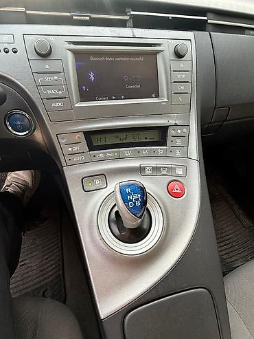 Toyota: Toyota Prius: 2015 г., 1.5 л, Автомат, Гибрид, Седан — 6