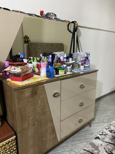 ev üçün güzgülər: С зеркалом