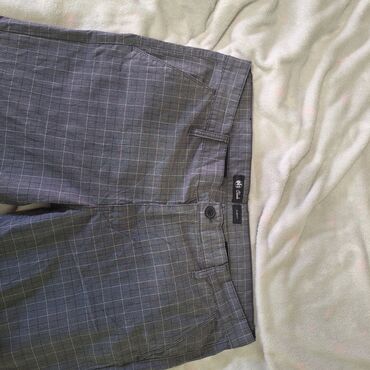 Pantalone: Prodajem slim fit pantalone udobne savrsene za izlaske poslovne i — 9