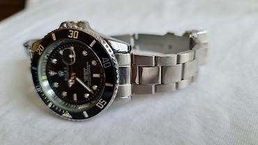 mona kais: Čelični ručni sat sa dizajnom inspirisanim Rolex Submariner modelom — 4